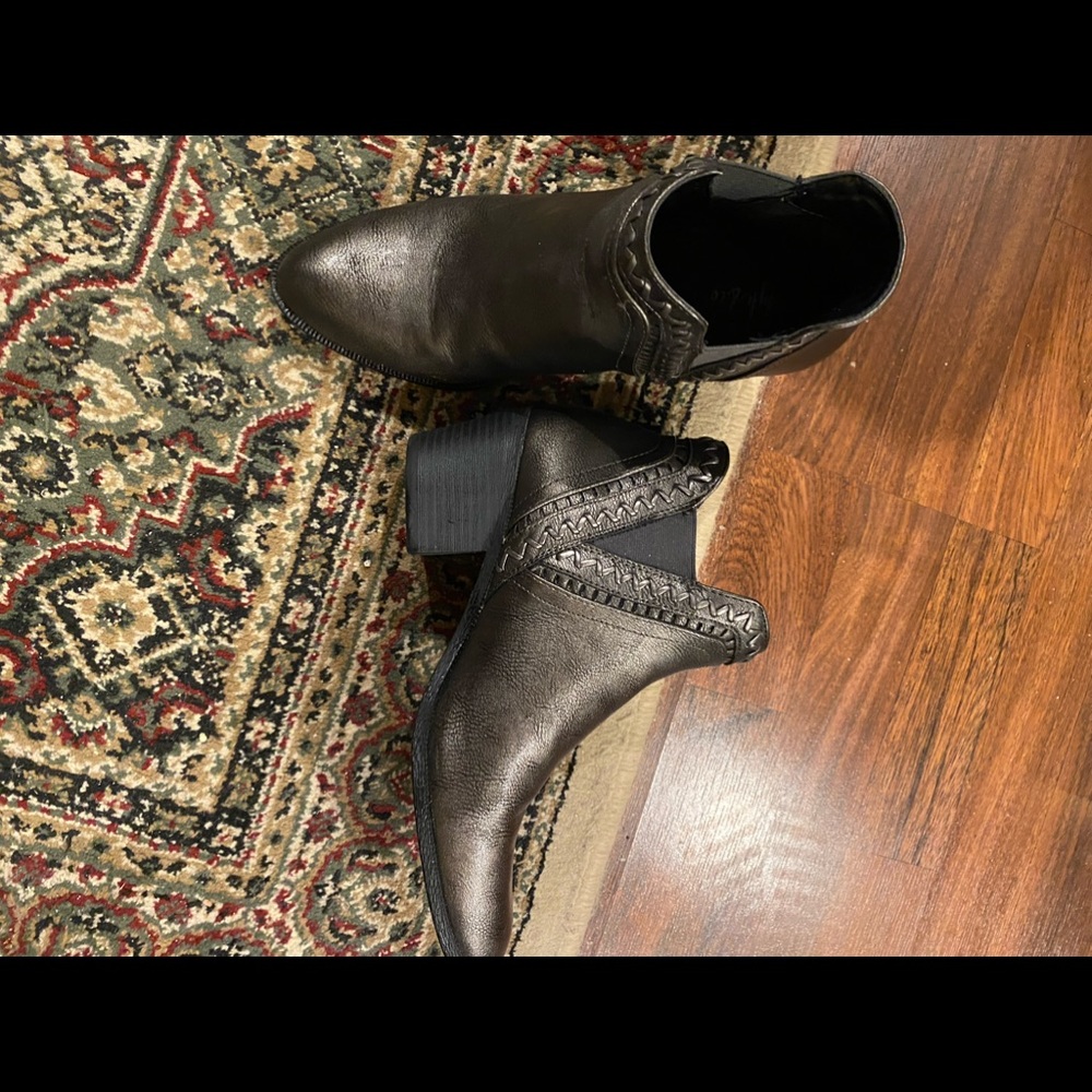 Boots from Macy’s size 8